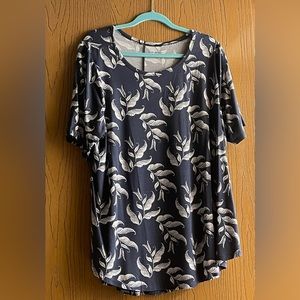 Lane Bryant Blue & Cream Color Printed Tee EUC